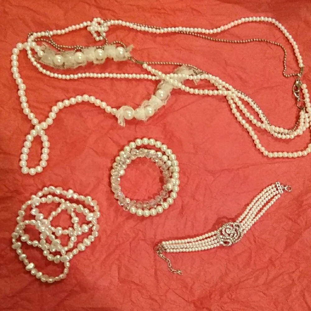 Jewelry set/ off white faux pearl